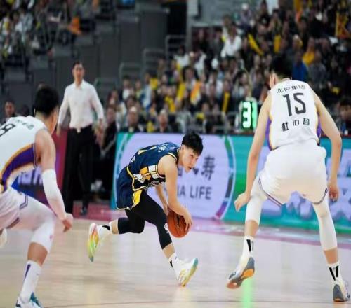 廣東隊被絕殺再收兩大壞消息，杜鋒坑了徐杰，球迷憤怒