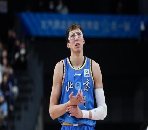 許利民：周琦眼睛初步檢查不像去年那么嚴(yán)重今晚肯定不打