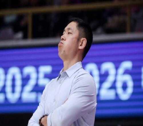 張慶鵬：感謝每一位球員的全力以赴，打出了北控應有的氣勢