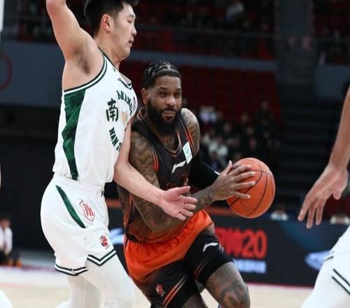 山東男籃再戰吉林，頭腦清醒比什么都重要，鮑威爾當棄則棄