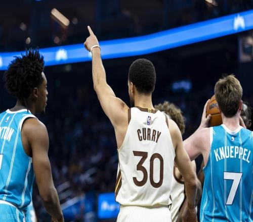 狂轟75分！勇士20分大勝，庫里創NBA紀錄，巴特勒突然退賽引熱議