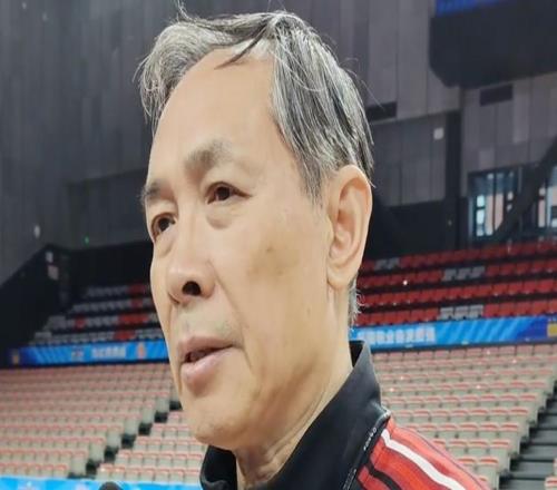 許利民：周琦眼睛受傷今晚缺席，目前傷員很多望大家保持信心