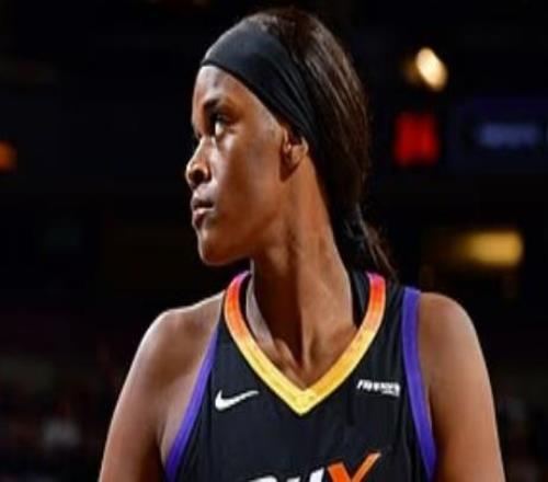 18歲，2米21！山東姑娘震驚體壇，首秀12分鐘碾壓多名WNBA名將