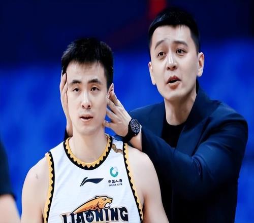 趙繼偉2+3！付豪10分，亨特0分，王嵐嵚6+1，遼籃暫時(shí)落后深圳5分