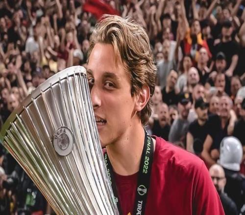 記者：與羅馬解約的博韋抵達倫敦，周一體檢并與沃特福德簽約