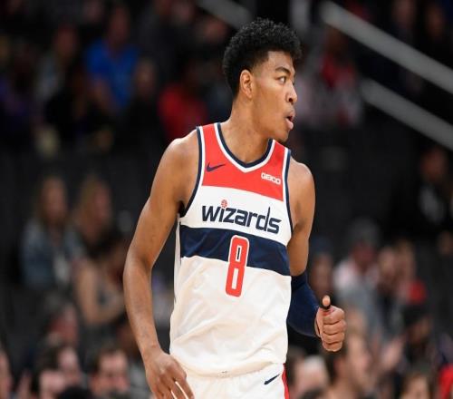 三分鐘4犯狂擊廣告牌！新疆混血前鋒情緒失控說好的超過八村呢