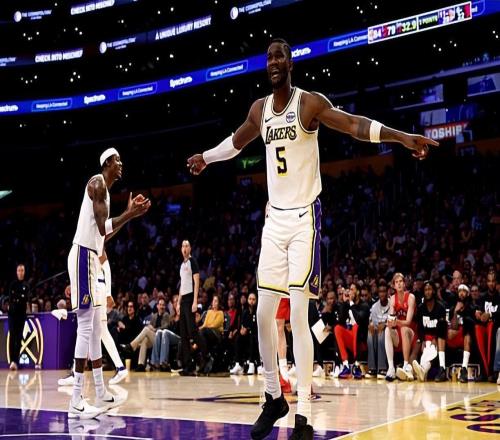 百發百中拿下大號兩雙，為什么湖人還是不愿意給他更多支持
