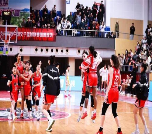 8年終破咒！武漢盛帆掀翻衛冕冠軍，半只腳踏進季后賽