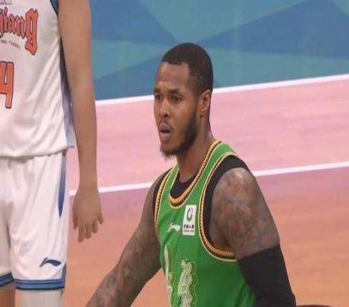 真被坑慘了！遼籃還不放棄，帶著他奔赴客場，楊鳴還能忍多久