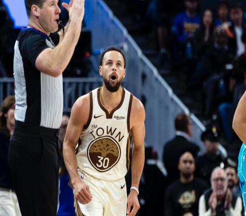 庫里再次表現(xiàn)一般！正負(fù)值全隊(duì)倒數(shù)第三！隊(duì)友大爆發(fā)、勇士贏球！