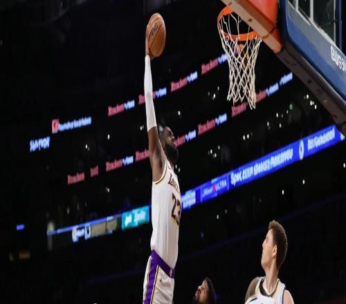 狂轟15連勝！湖人雙殺猛龍，詹姆斯一戰(zhàn)連創(chuàng)4大神跡，東契奇25+7