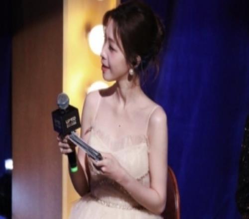 主持人希然曬照：昨天閃現(xiàn)了B站百大謝謝各位老師和各位觀眾