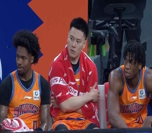 守住第4名，上海男籃重獲連勝王哲林16+11變第6人全隊三分27中6