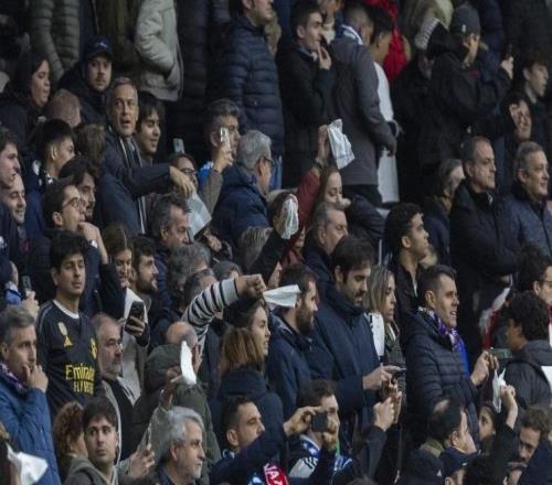 科貝：伯納烏噓聲引發皇馬內部擔憂，高層沒料到噓聲如此之大