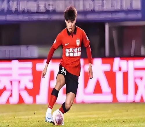 遼寧鐵人正在嘗試引進賀一然補強后衛，球迷直言期待，引發熱議