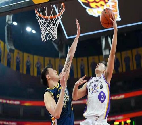 廣東東陽光隊主場98比99不敵北京控股隊