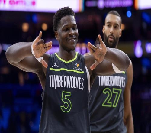 森林狼2連敗！僅領先火箭1場！感謝馬刺送大禮，休城有望重回前4