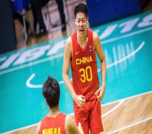 登場(chǎng)7分鐘，得分+籃板不如犯規(guī)多，球迷：打不了CBA但能打國(guó)家隊(duì)
