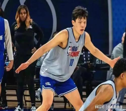 17+10+3，剛剛！主帥發(fā)聲，楊瀚森進步顯著...