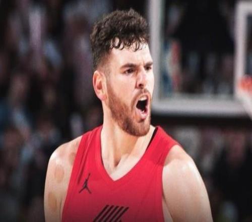 未來之星，克林根是09年以來砍至少20分15板最年輕的開拓者球員