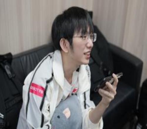 油不動了圣槍哥把把被xiaoxu壓制，僅塞恩打出正戰績