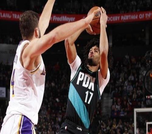 夏普25分詹姆斯20+9+8開拓者主場大勝湖人