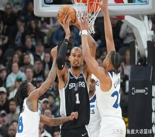 馬刺險勝！華子55+4生涯新高，文班39+9替補立大功，榜眼末節0分