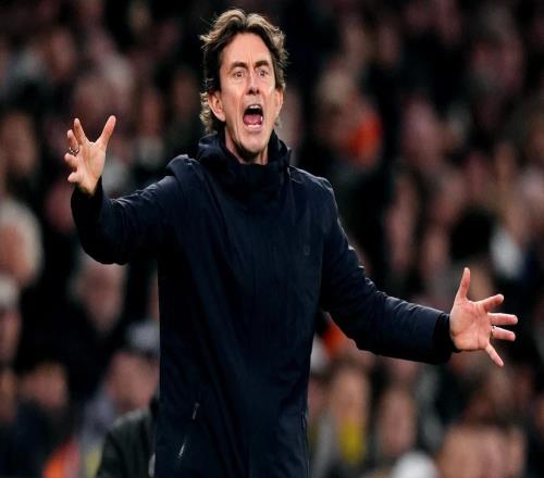 電訊報：弗蘭克照常帶隊訓練，球員們對俱樂部的計劃一無所知