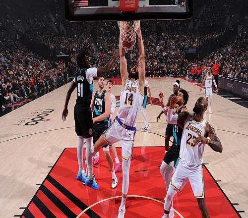 全場最低正負值！這樣的球員竟然能夠在湖人進入先發陣容