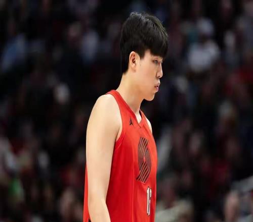 楊瀚森首節出戰3分43秒2中1拿到2分1助攻1搶斷