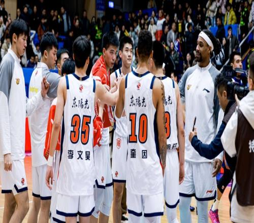 大勝28分廣東收4好1壞消息！胡隊(duì)有了靠譜僚機(jī)，徐杰又出現(xiàn)新傷情