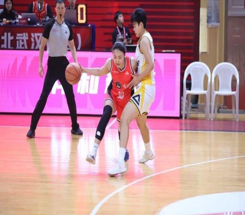 WCBA聯賽首勝衛冕冠軍，武漢盛帆黃鶴女籃穩居積分榜第八位