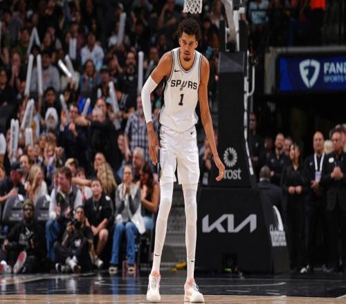 阿里納斯：若文班亞馬能學會不運球得分，那馬刺就能打進西決