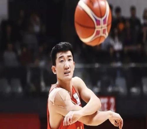 CBA常規賽！浙江主場對陣青島，胡金秋坐鎮禁區，韋瑟斯龐沖榜首
