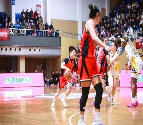 球迷的吶喊，商家的算盤！武漢盛帆女籃煉成WCBA“生意精”