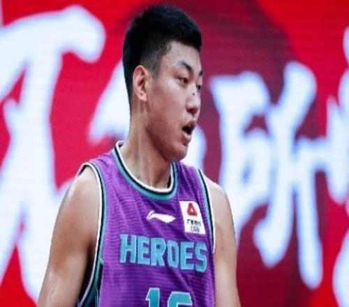 輾轉(zhuǎn)多支球隊(duì)！山東男籃棄將終于證明自己，場(chǎng)均10.1分