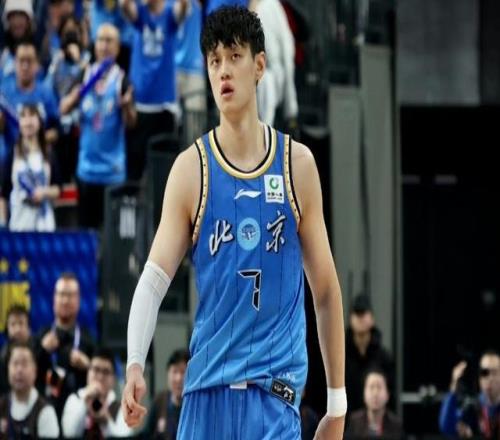 北京首鋼VS上海男籃！許利民缺兵少將，曾凡博不打，央視直播