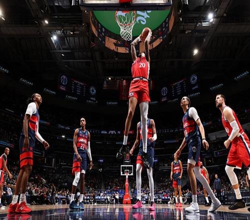 個人狀態相當不錯，可惜快船鋒線大將還是得不到足夠的出手機會