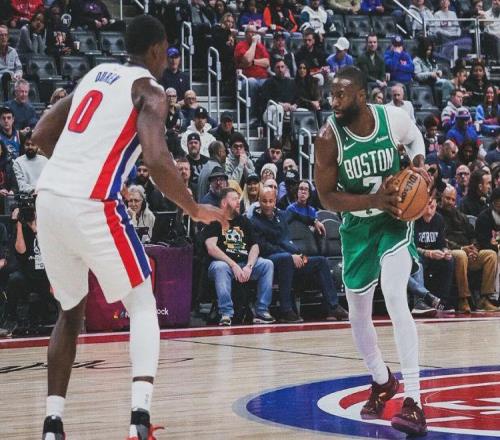 4.4秒絕殺砸筐！分區決賽預演！懷特11投僅1中