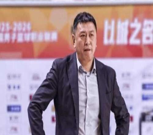 又輸了！45歲少帥，上任后5勝12負，將季后賽球隊，帶到了倒數第3