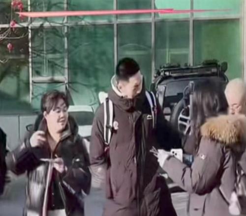 溫馨！零下37度，胡明軒冰天雪地中，給球迷簽名