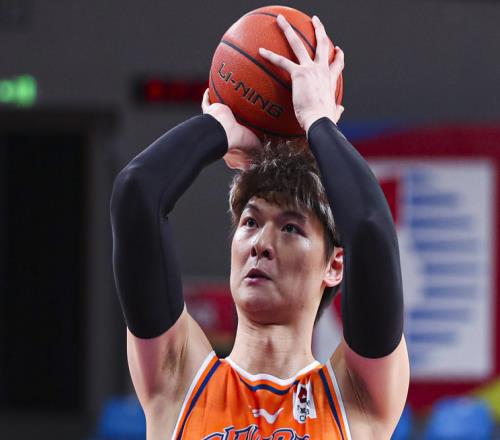 上海13戰(zhàn)12勝：超廣東升聯(lián)賽第二王哲林夢游仍大勝劍指沖冠