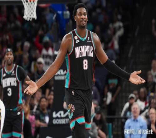 美媒支招勇士做5換1交易，可追19+6內線，出三替補+兩首輪簽