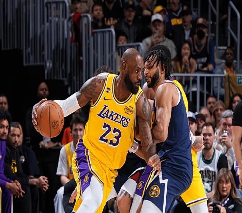 艾頓傷退！湖人16分大逆轉，詹姆斯創2大NBA神跡，東契奇大號三雙