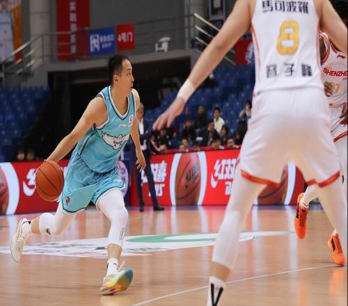 轉投恩師拿到大合同！CBA頂薪后衛與老東家鬧翻，場均只有5.9分