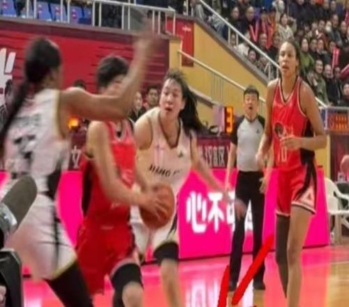 孫麗被墊腳肇事者遭重罰，王佳琦受傷阿利恩無動于衷