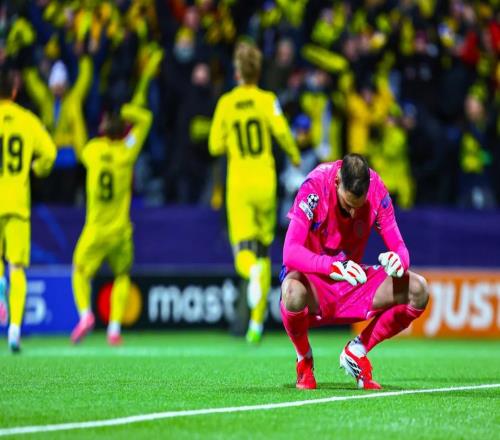 曼城遭遇歐冠史上最恥辱冷門！13慘敗北極圈小球隊(duì)，羅德里染紅