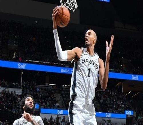 文班生涯第32次單場得分30+追平吉諾比利并列馬刺隊史第九