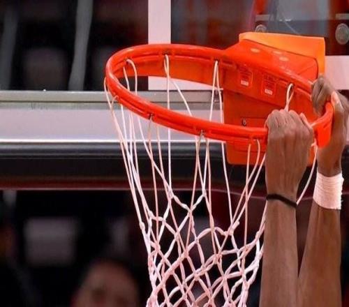 杜蘭特笑稱：都怪卡斯爾掛筐讓籃筐歪了，這都是初中生干的事