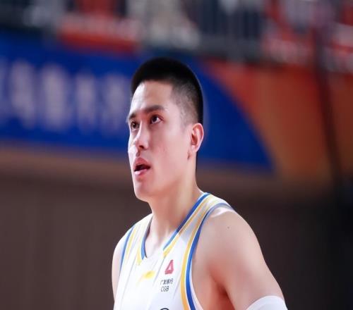 北汽不敵上海，四個人的表現(xiàn)像是混子，是輸球的罪魁禍?zhǔn)? loading=